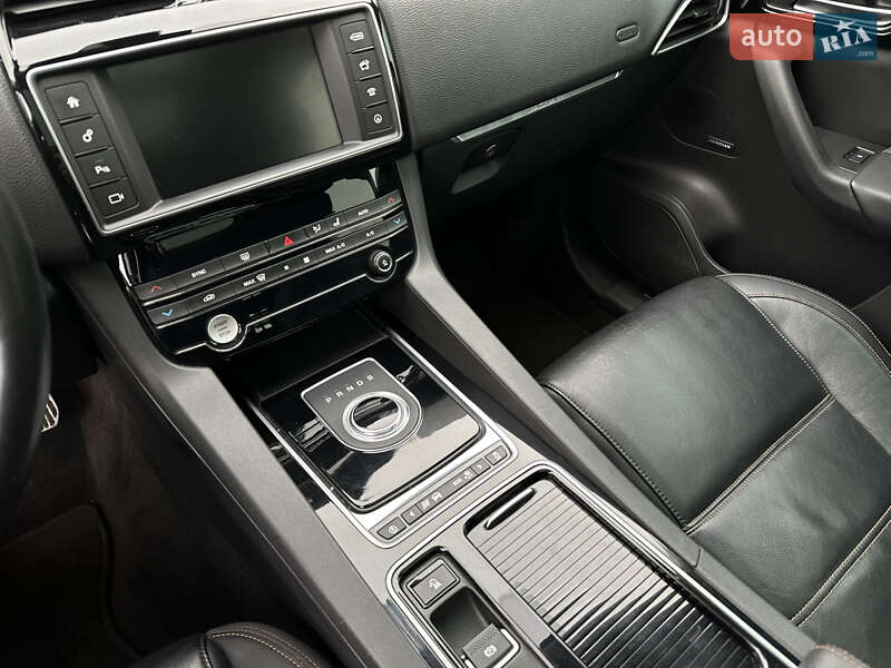 Внедорожник / Кроссовер Jaguar F-Pace 2017 в Киеве фото 43 Внедорожник / Кроссовер Jaguar F-Pace 2017 в Киеве