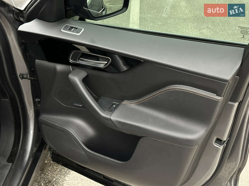 Внедорожник / Кроссовер Jaguar F-Pace 2017 в Киеве фото 48 Внедорожник / Кроссовер Jaguar F-Pace 2017 в Киеве