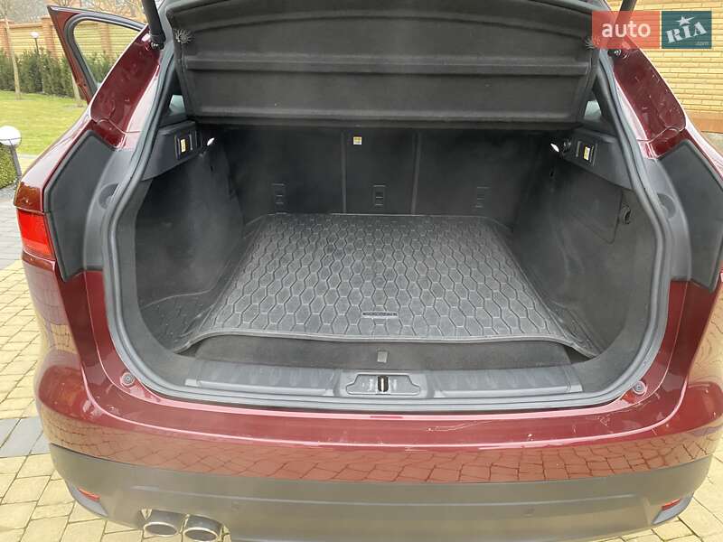 Внедорожник / Кроссовер Jaguar F-Pace 2016 в Львове фото 16 Внедорожник / Кроссовер Jaguar F-Pace 2016 в Львове