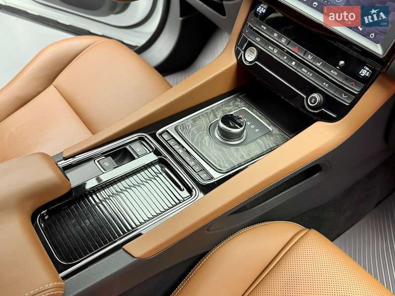 Внедорожник / Кроссовер Jaguar F-Pace 2019 в Киеве