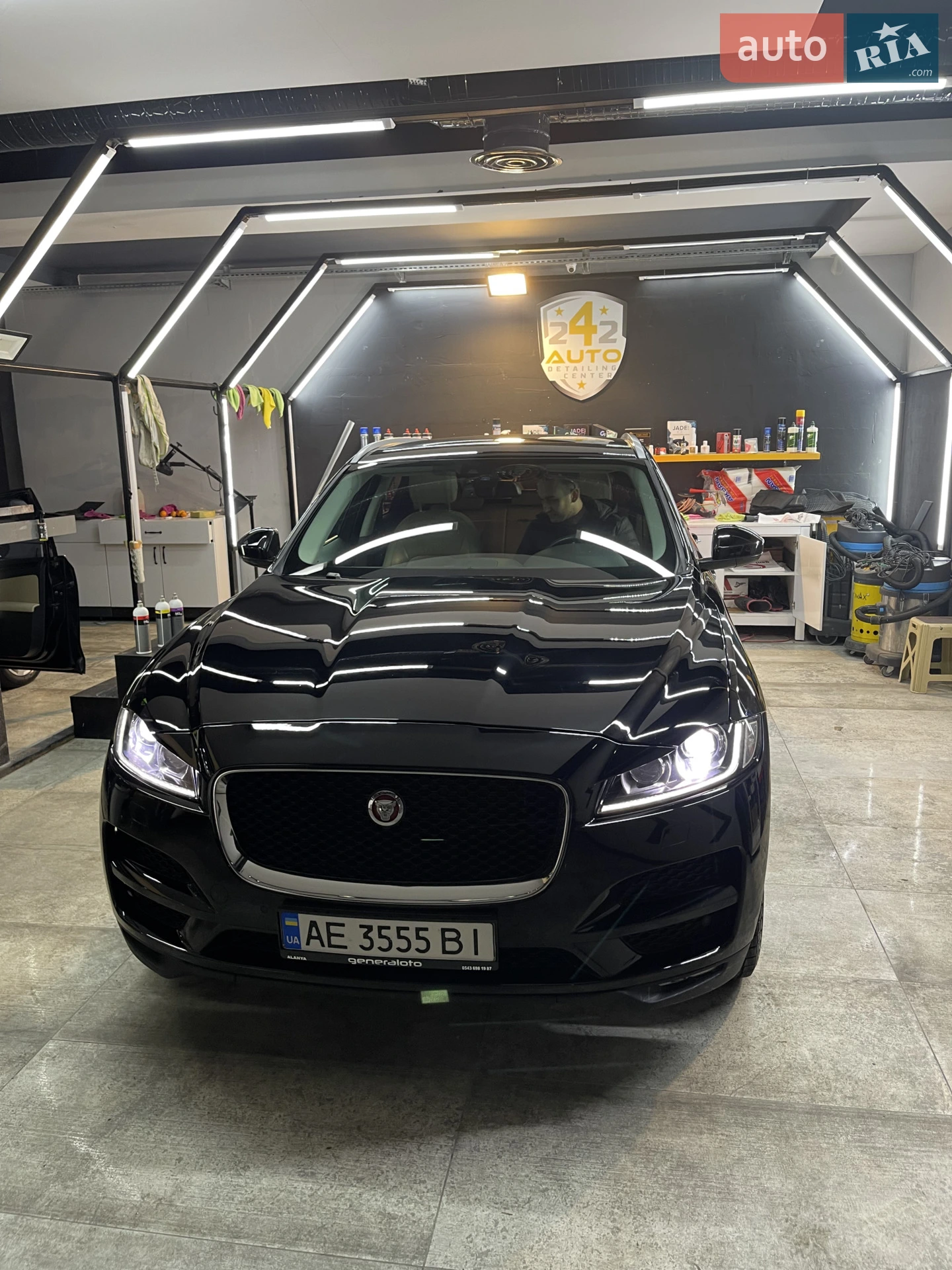 2017 Jaguar F-Pace - мініатюра 3