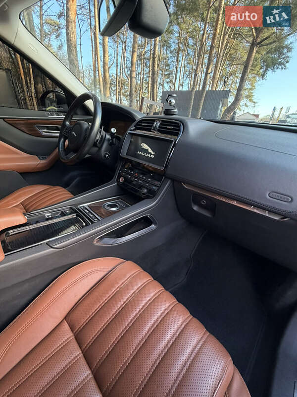 Внедорожник / Кроссовер Jaguar F-Pace 2016 в Киеве фото 11 Внедорожник / Кроссовер Jaguar F-Pace 2016 в Киеве