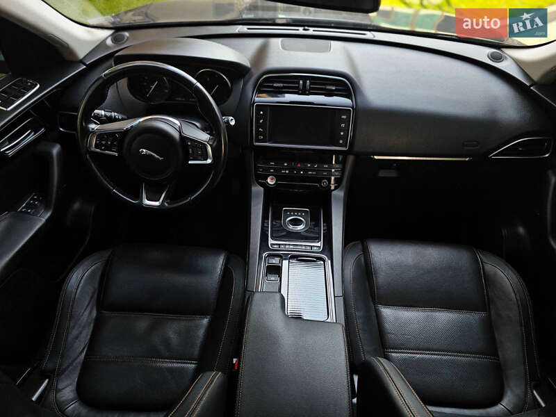 Внедорожник / Кроссовер Jaguar F-Pace 2017 в Киеве фото 20 Внедорожник / Кроссовер Jaguar F-Pace 2017 в Киеве