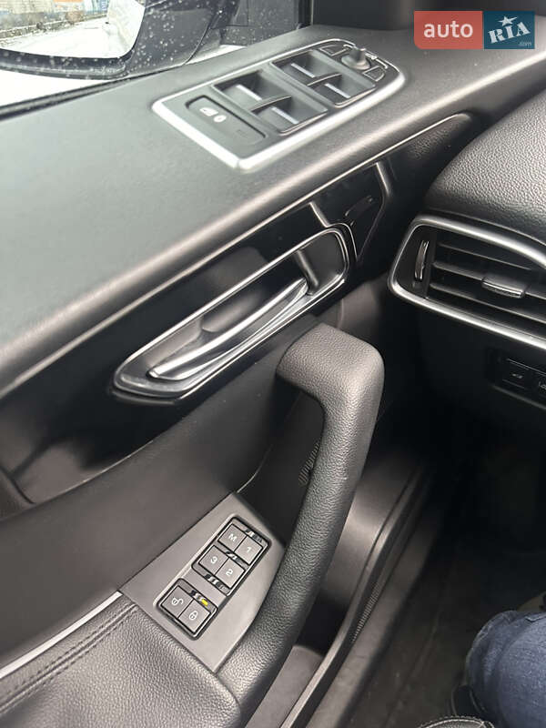 Внедорожник / Кроссовер Jaguar F-Pace 2017 в Чернигове фото 18 Внедорожник / Кроссовер Jaguar F-Pace 2017 в Чернигове