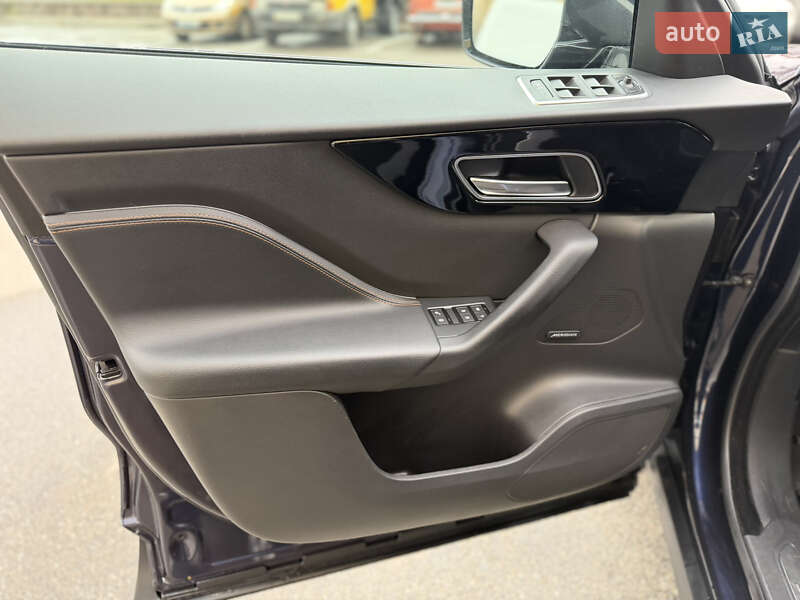 Внедорожник / Кроссовер Jaguar F-Pace 2017 в Киеве