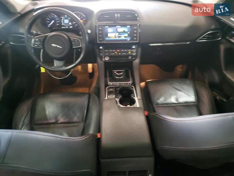 Внедорожник / Кроссовер Jaguar F-Pace 2017 в Львове фото 8 Внедорожник / Кроссовер Jaguar F-Pace 2017 в Львове