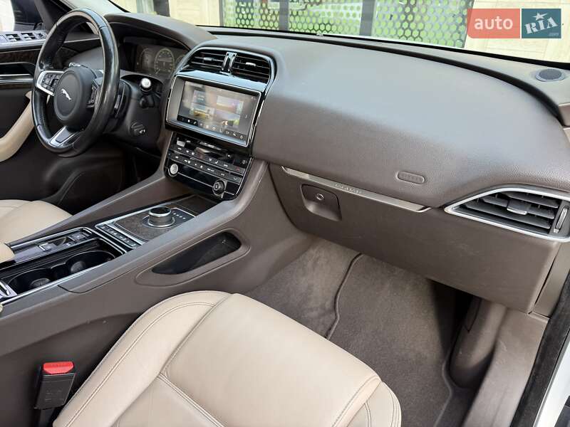 Внедорожник / Кроссовер Jaguar F-Pace 2017 в Ивано-Франковске фото 17 Внедорожник / Кроссовер Jaguar F-Pace 2017 в Ивано-Франковске