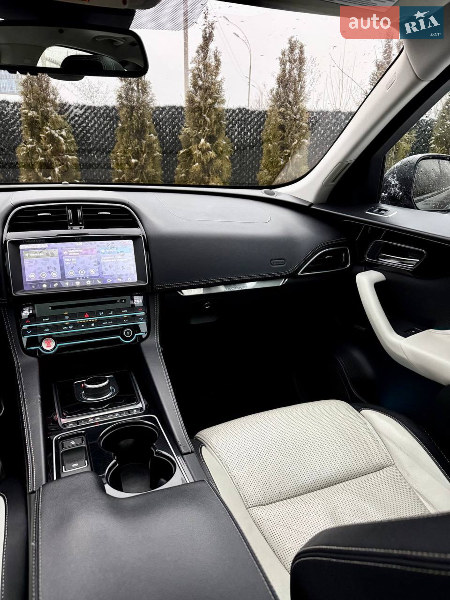 2017 Jaguar F-Pace - мініатюра 14