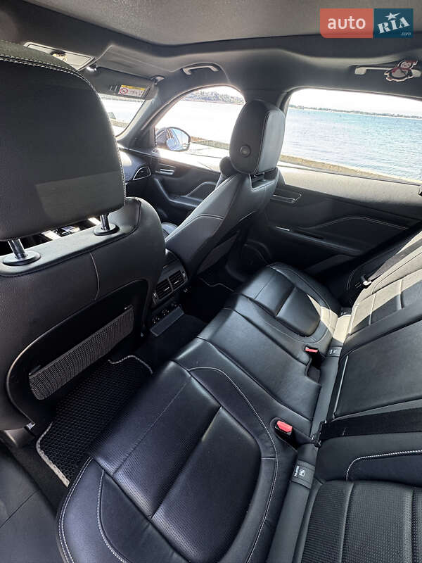 Внедорожник / Кроссовер Jaguar F-Pace 2018 в Черновцах