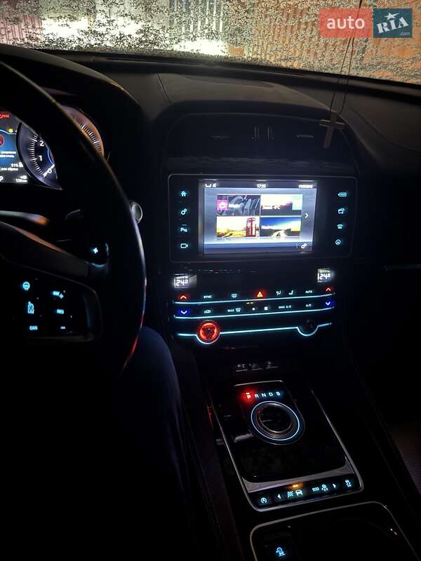 Внедорожник / Кроссовер Jaguar F-Pace 2017 в Киеве фото 19 Внедорожник / Кроссовер Jaguar F-Pace 2017 в Киеве