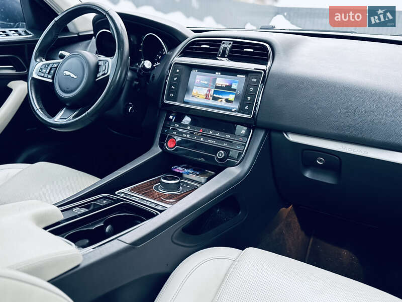 Внедорожник / Кроссовер Jaguar F-Pace 2017 в Ивано-Франковске фото 20 Внедорожник / Кроссовер Jaguar F-Pace 2017 в Ивано-Франковске