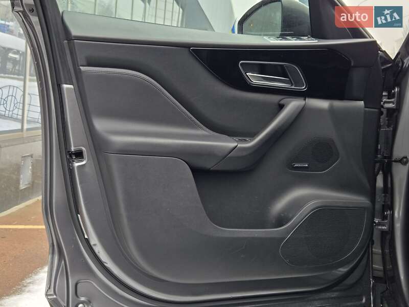 Внедорожник / Кроссовер Jaguar F-Pace 2016 в Киеве фото 9 Внедорожник / Кроссовер Jaguar F-Pace 2016 в Киеве