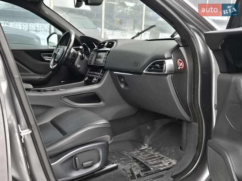 Внедорожник / Кроссовер Jaguar F-Pace 2016 в Киеве фото 16 Внедорожник / Кроссовер Jaguar F-Pace 2016 в Киеве