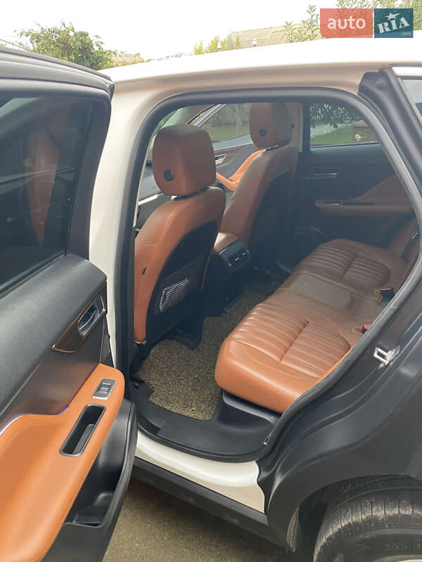 Позашляховик / Кросовер Jaguar F-Pace 2016 в Чечельнику