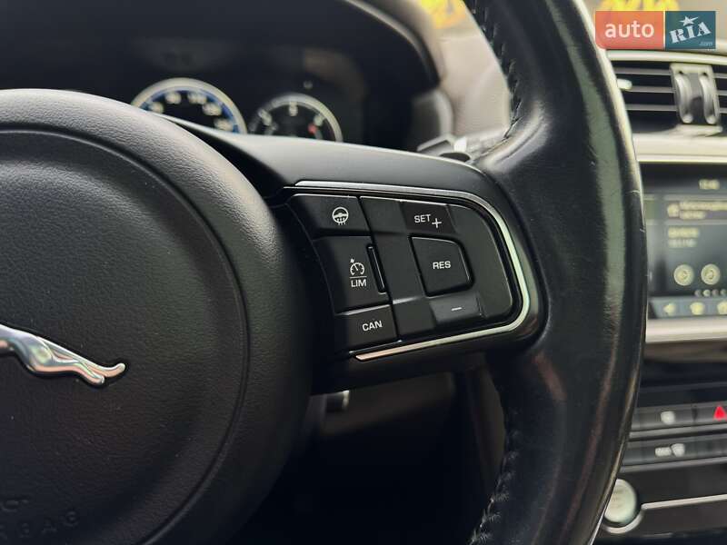 Внедорожник / Кроссовер Jaguar F-Pace 2016 в Киеве
