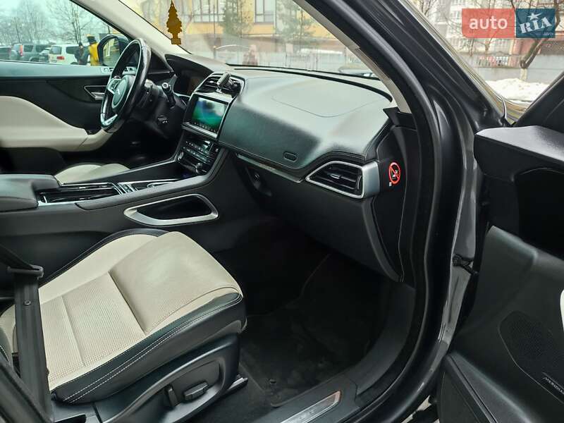 Внедорожник / Кроссовер Jaguar F-Pace 2017 в Ивано-Франковске