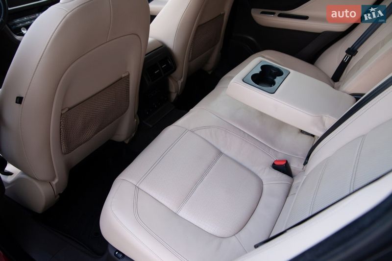 Внедорожник / Кроссовер Jaguar F-Pace 2016 в Киеве