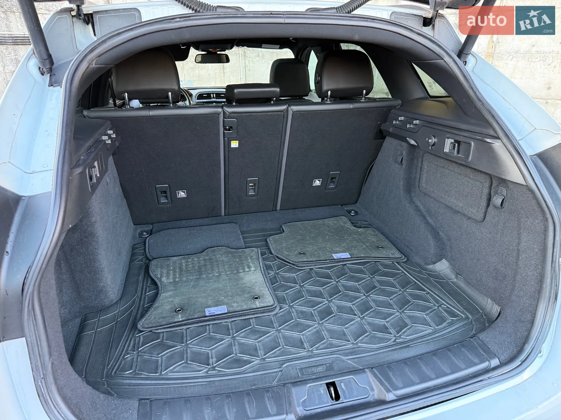 2018 Jaguar F-Pace - мініатюра 39