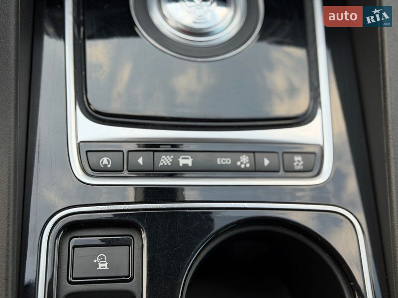 Внедорожник / Кроссовер Jaguar F-Pace 2016 в Киеве