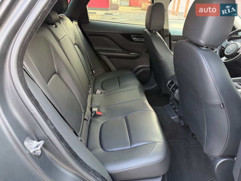 Внедорожник / Кроссовер Jaguar F-Pace 2016 в Киеве