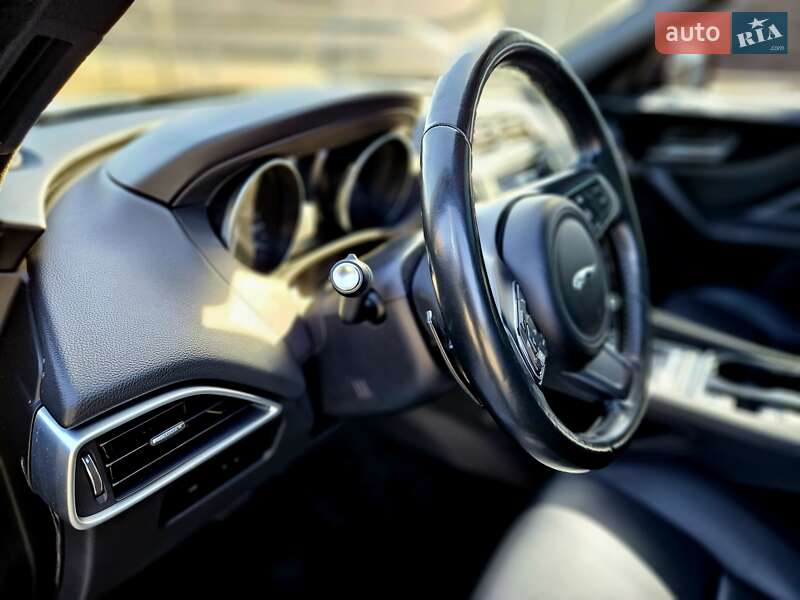 Внедорожник / Кроссовер Jaguar F-Pace 2017 в Киеве