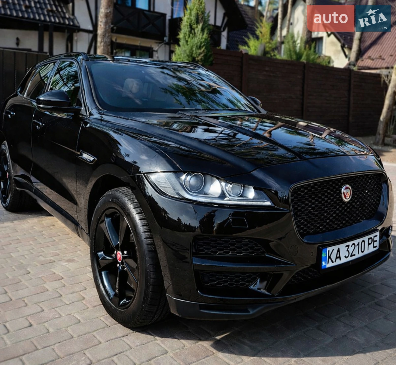 2017 Jaguar F-Pace - мініатюра 2