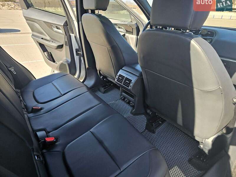 Внедорожник / Кроссовер Jaguar F-Pace 2016 в Тернополе