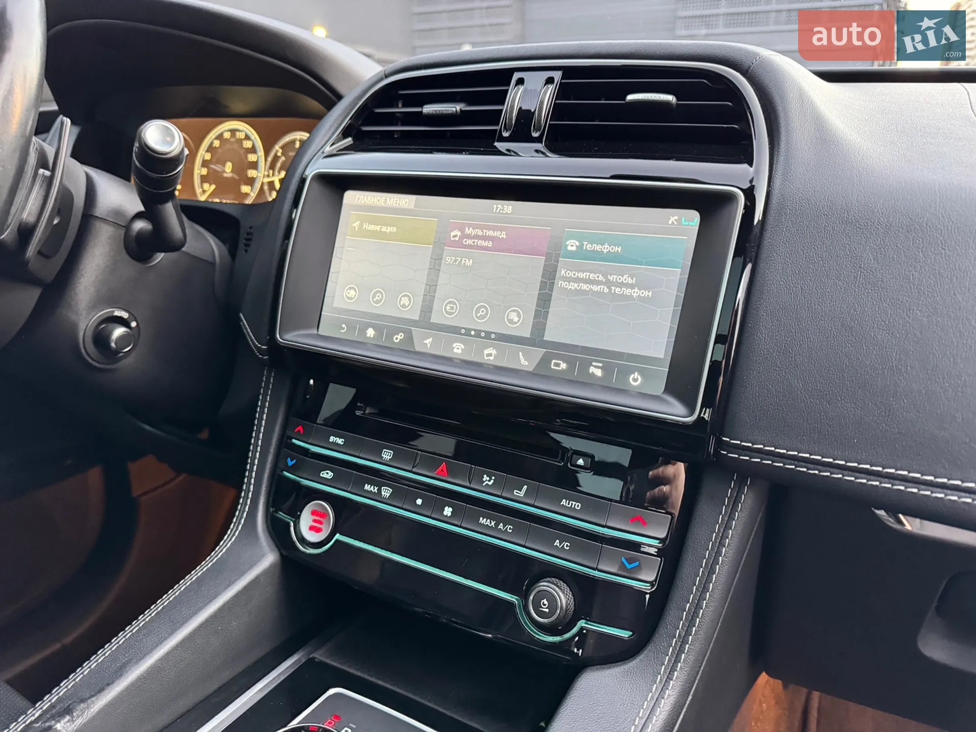 2016 Jaguar F-Pace - мініатюра 25