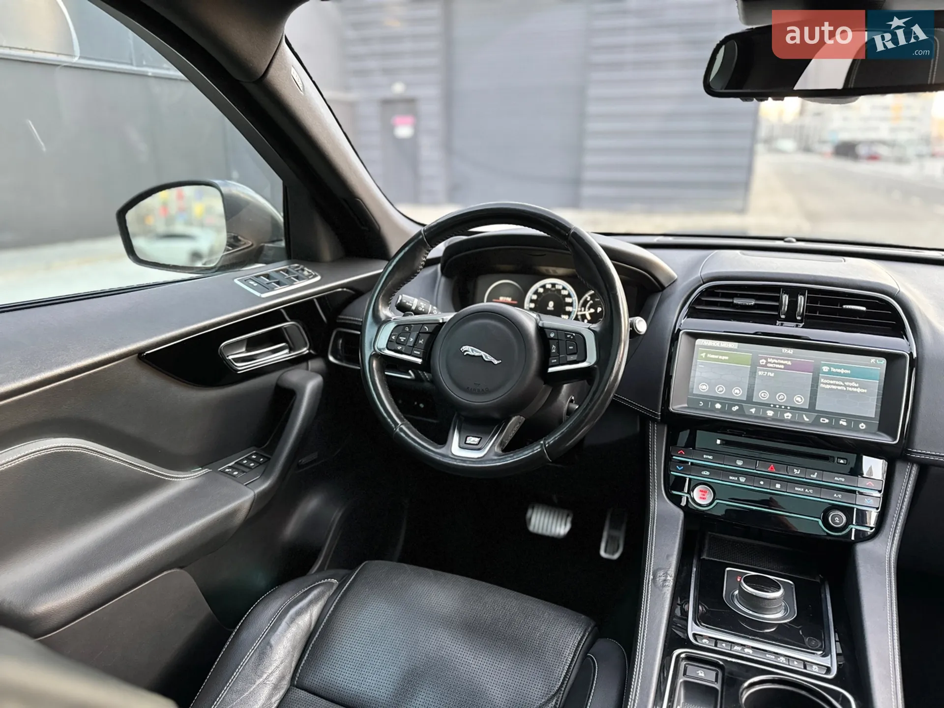 2016 Jaguar F-Pace - мініатюра 28