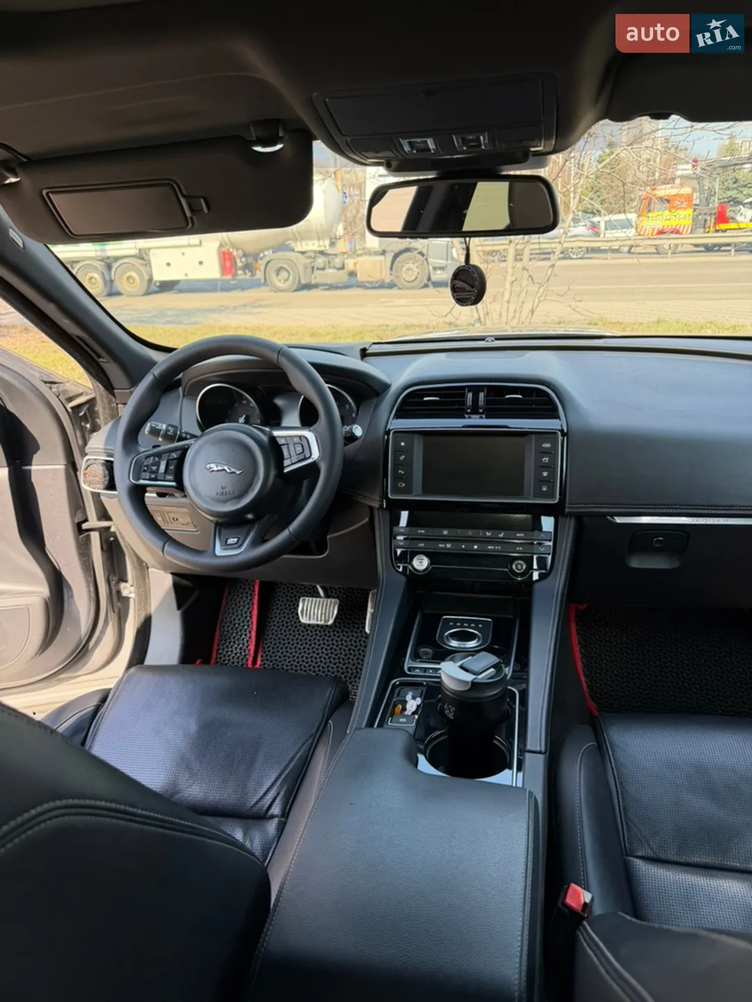 2016 Jaguar F-Pace - мініатюра 12