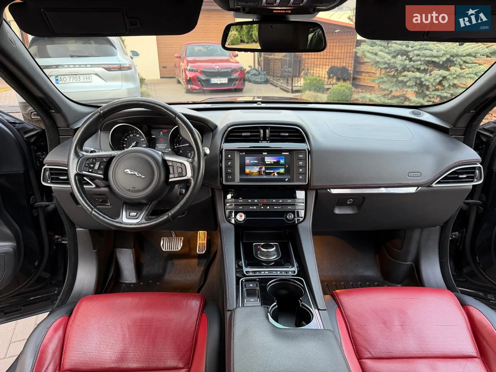 2017 Jaguar F-Pace - мініатюра 16