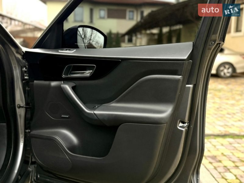 Позашляховик / Кросовер Jaguar F-Pace 2016 в Києві фото 34 Позашляховик / Кросовер Jaguar F-Pace 2016 в Києві