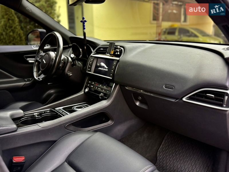 Позашляховик / Кросовер Jaguar F-Pace 2016 в Києві фото 38 Позашляховик / Кросовер Jaguar F-Pace 2016 в Києві