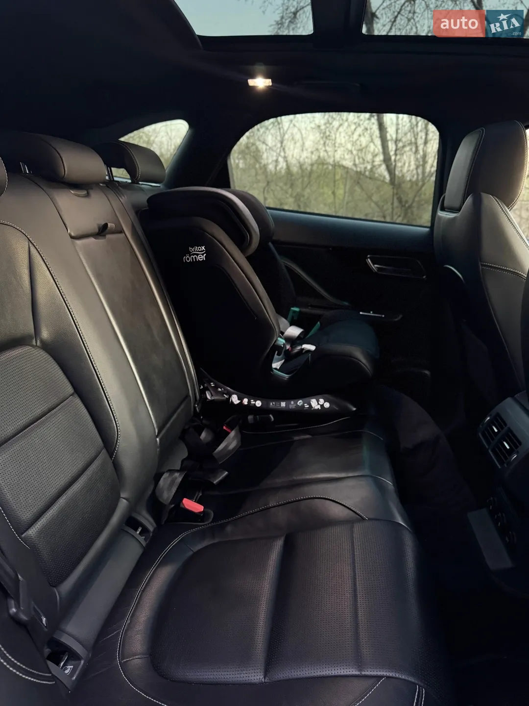 2016 Jaguar F-Pace - мініатюра 34