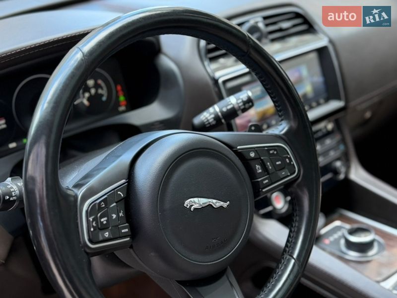 Внедорожник / Кроссовер Jaguar F-Pace 2016 в Киеве фото 17 Внедорожник / Кроссовер Jaguar F-Pace 2016 в Киеве