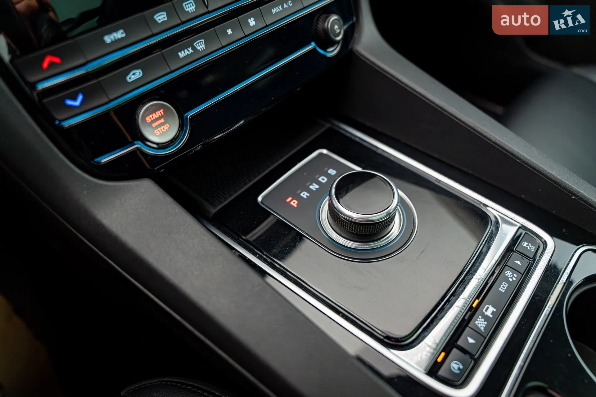 2016 Jaguar F-Pace - мініатюра 19