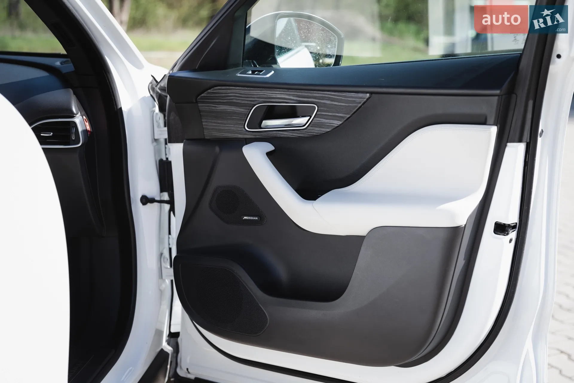 2016 Jaguar F-Pace - мініатюра 25