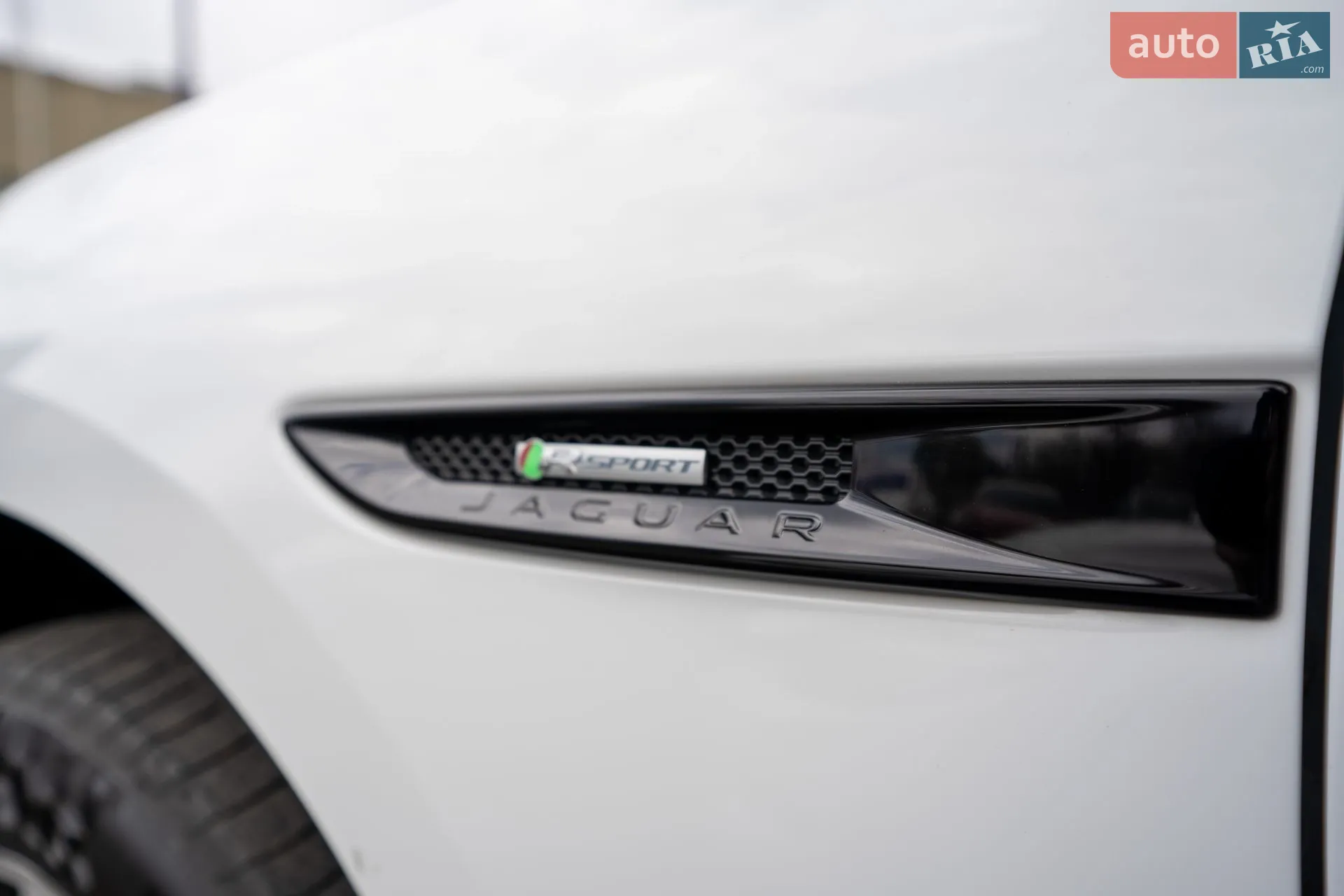 2017 Jaguar F-Pace - мініатюра 10