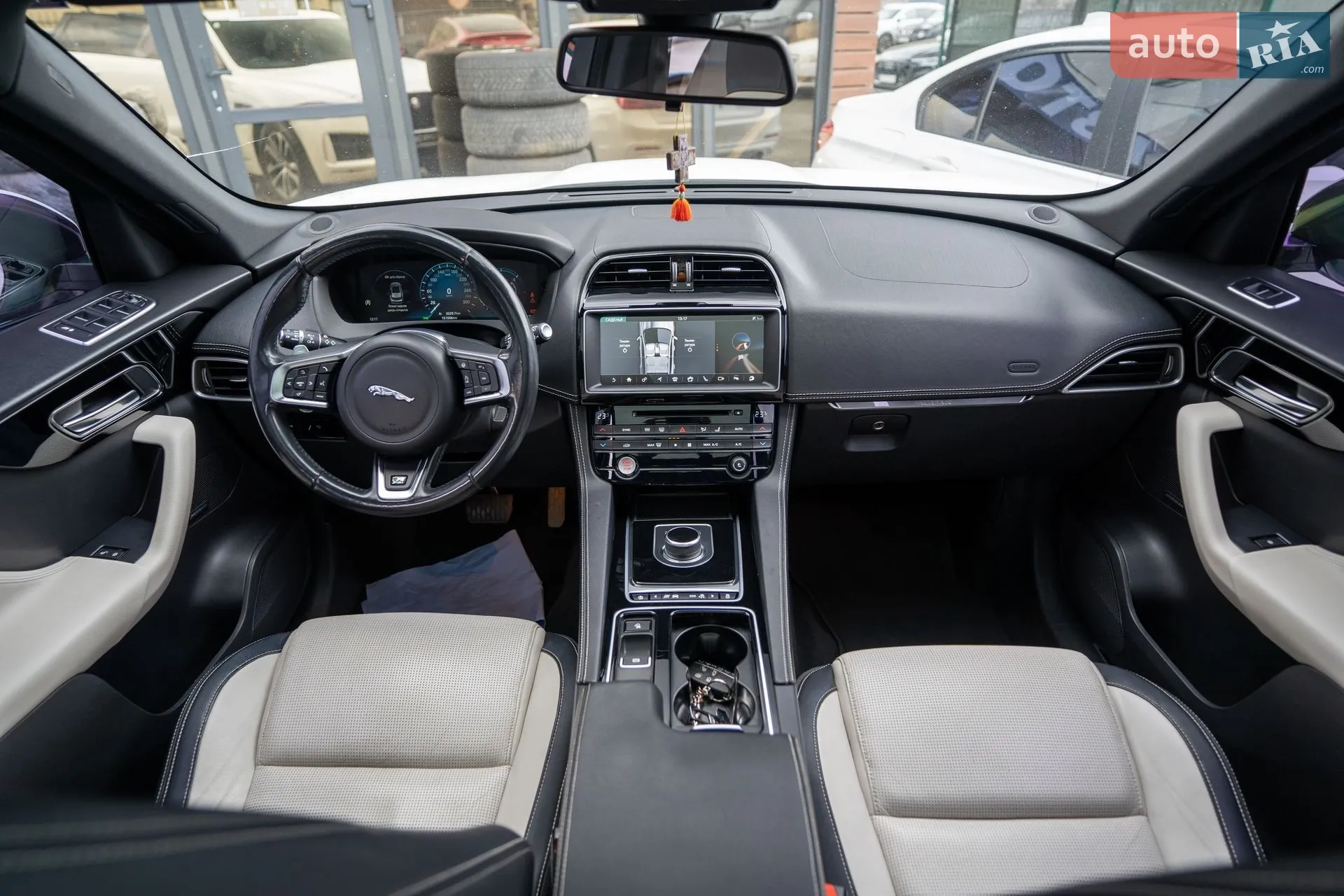 2017 Jaguar F-Pace - мініатюра 22