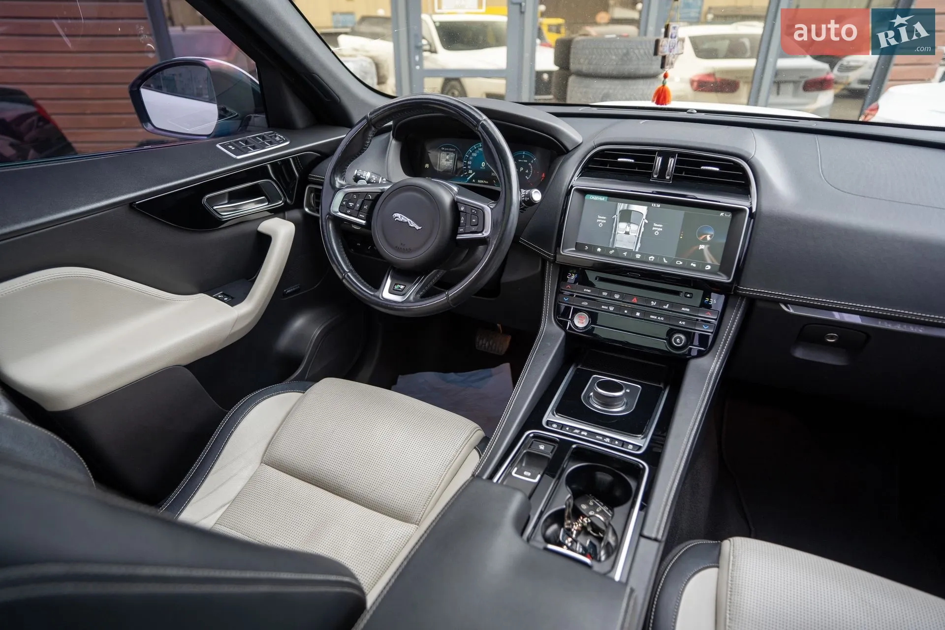 2017 Jaguar F-Pace - мініатюра 24