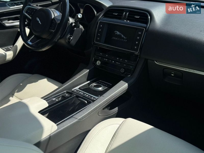 Внедорожник / Кроссовер Jaguar F-Pace 2017 в Тернополе