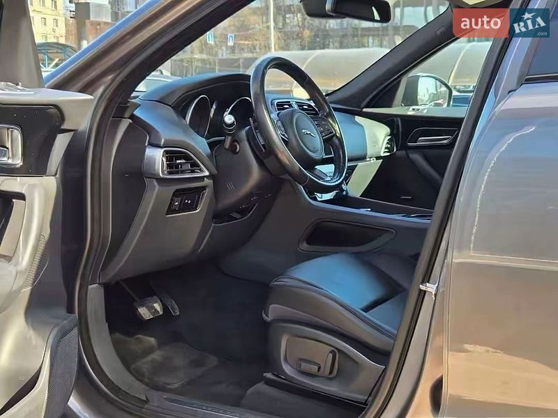 Внедорожник / Кроссовер Jaguar F-Pace 2016 в Киеве