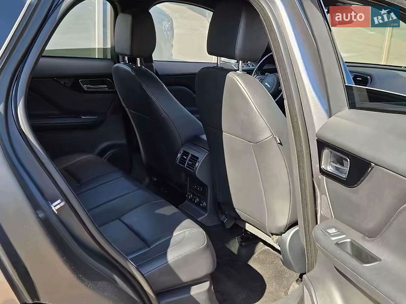 Внедорожник / Кроссовер Jaguar F-Pace 2016 в Киеве