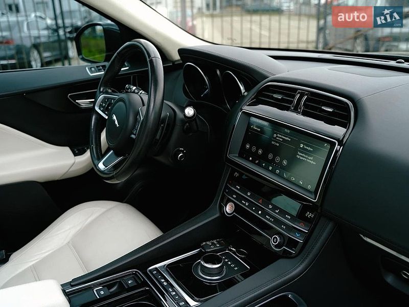 Позашляховик / Кросовер Jaguar F-Pace 2019 в Києві