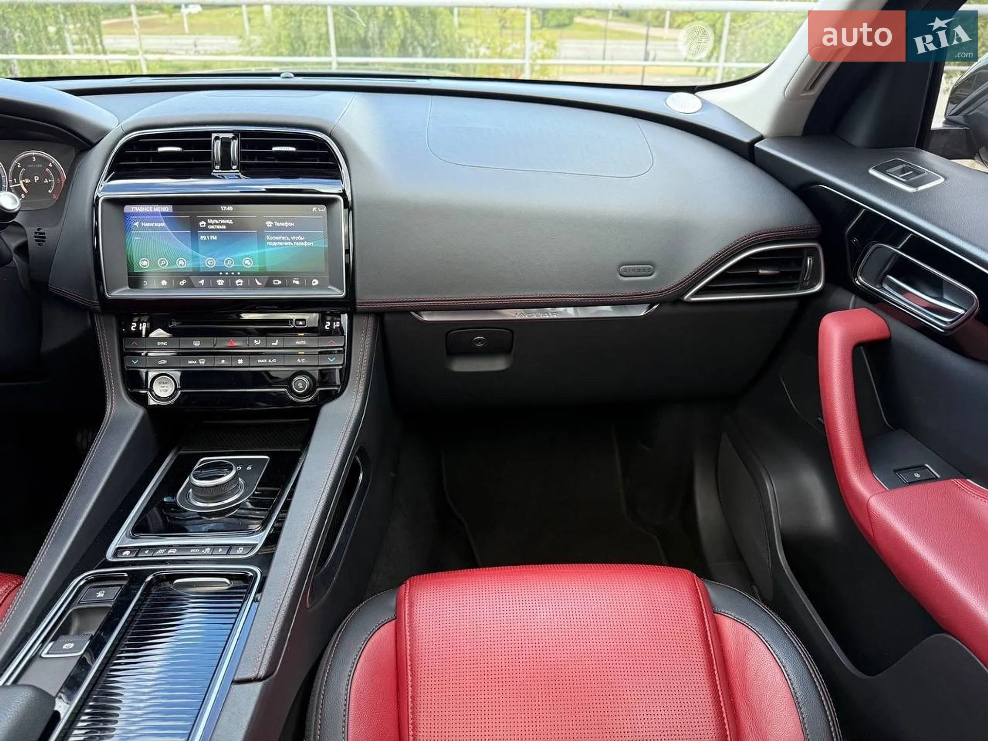 2017 Jaguar F-Pace - мініатюра 28