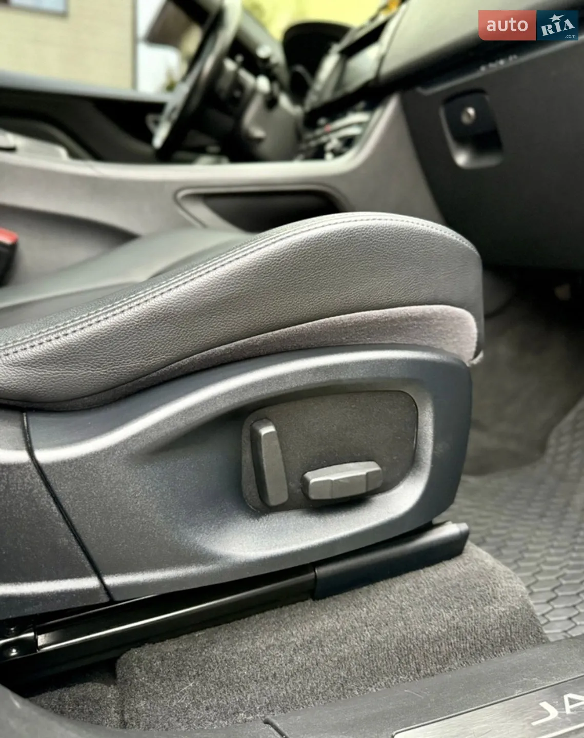 2016 Jaguar F-Pace - мініатюра 36