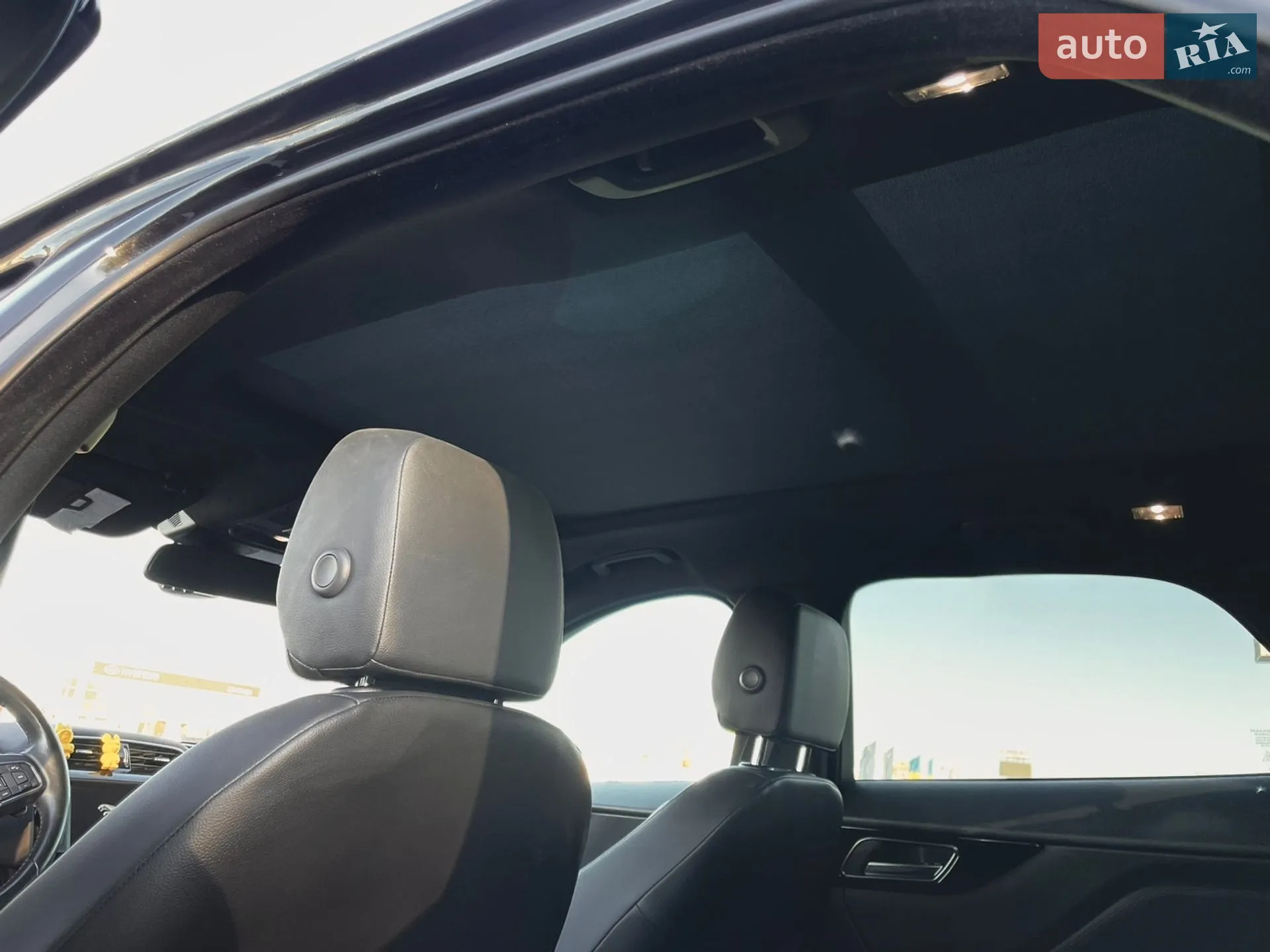 2017 Jaguar F-Pace - мініатюра 13