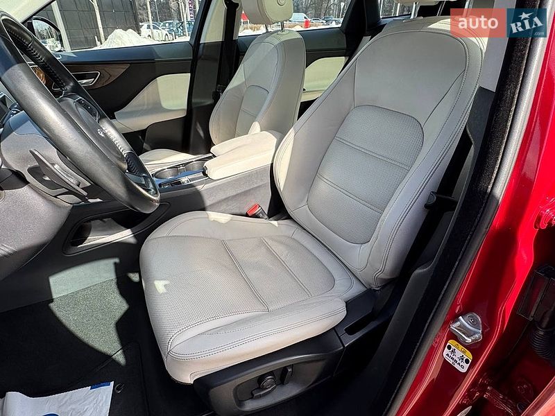 Внедорожник / Кроссовер Jaguar F-Pace 2016 в Киеве