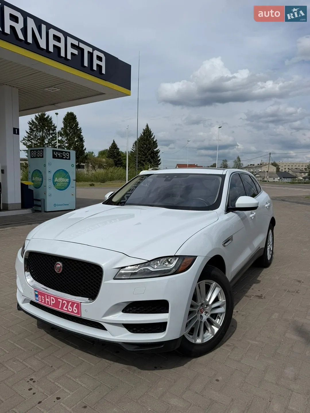 2017 Jaguar F-Pace - мініатюра 2
