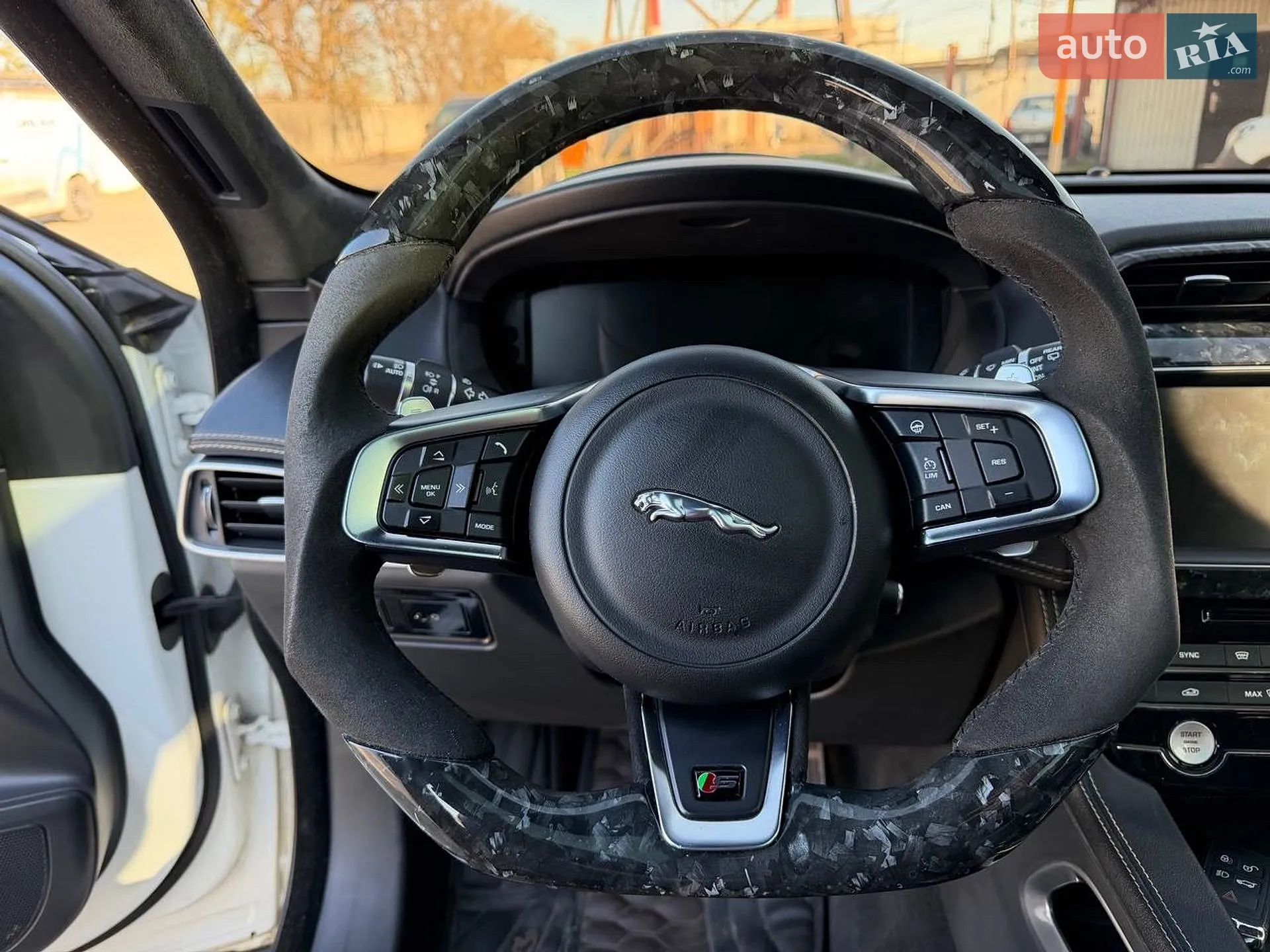 2017 Jaguar F-Pace - мініатюра 16